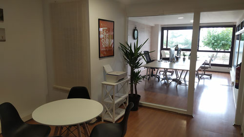 Compartim despatx tipus coworking a Canet de Mar