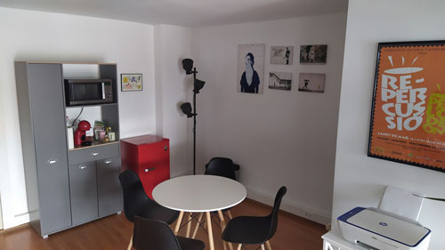 Compartim despatx tipus coworking a Canet de Mar